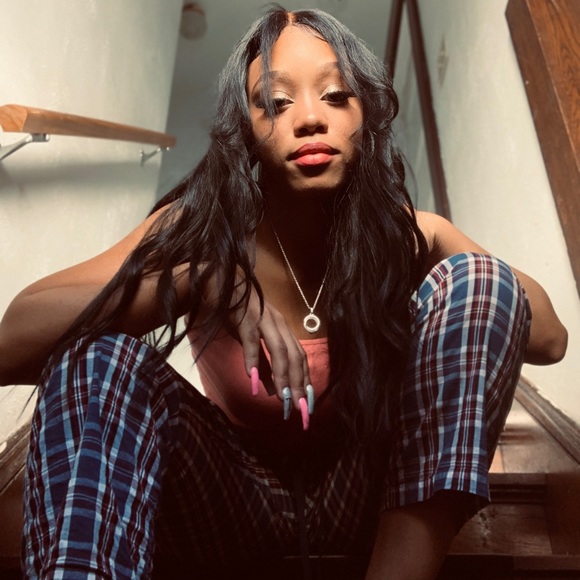 Meet your Posher, K - Picture 1 of 1